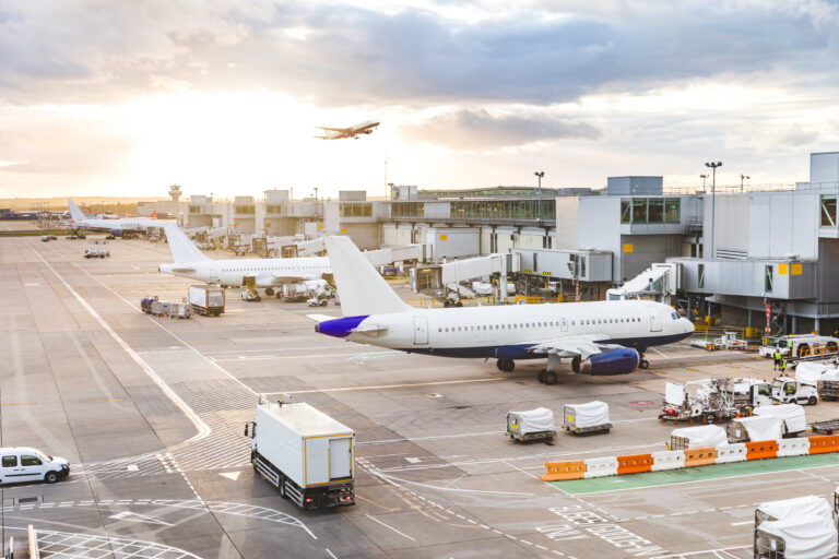 Airline Executives Defend Seat Fees Amid Senate Scrutiny